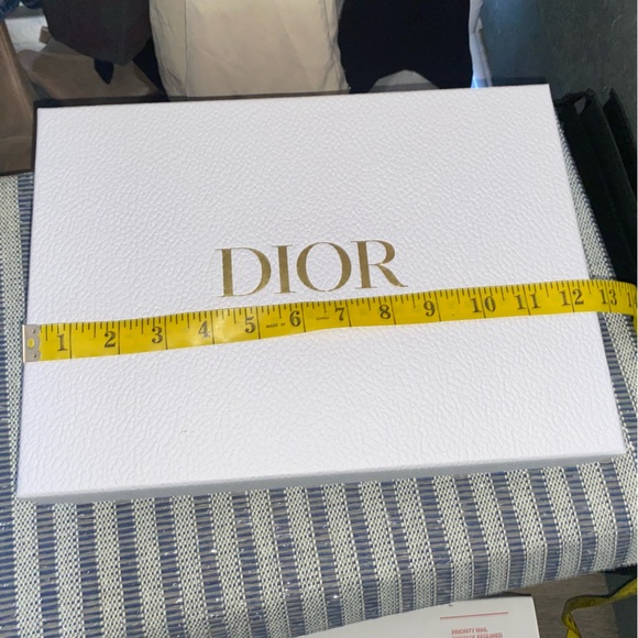 Dior White Box w/ Paper and Ribbon - Picture 4 of 6